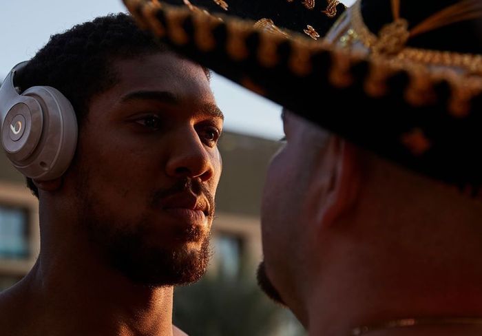 Anthony Joshua berhadapan dengan Andy Ruiz Jr jelang duel keduanya pada Sabtu (7/12/2019).