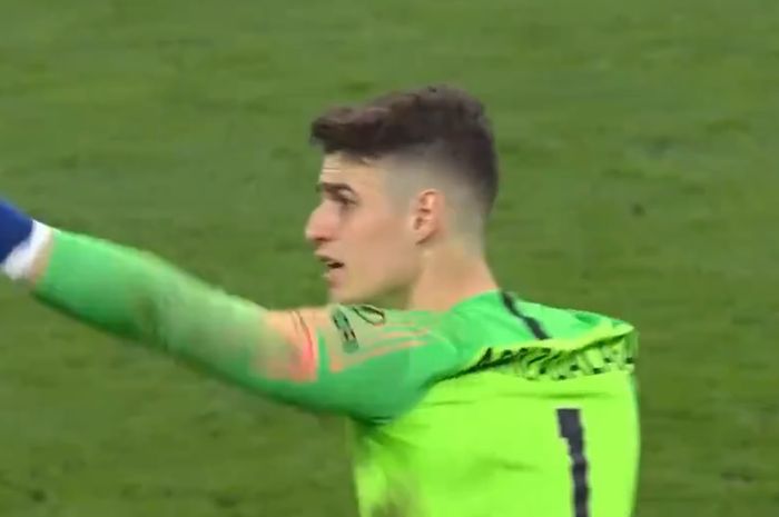 Kiper Chelsea, Kepa Arrizabalaga, menolak diganti dalam laga final Piala Liga Inggris melawan Manchester City di Stadion Wembley, Minggu (24/2/2019).