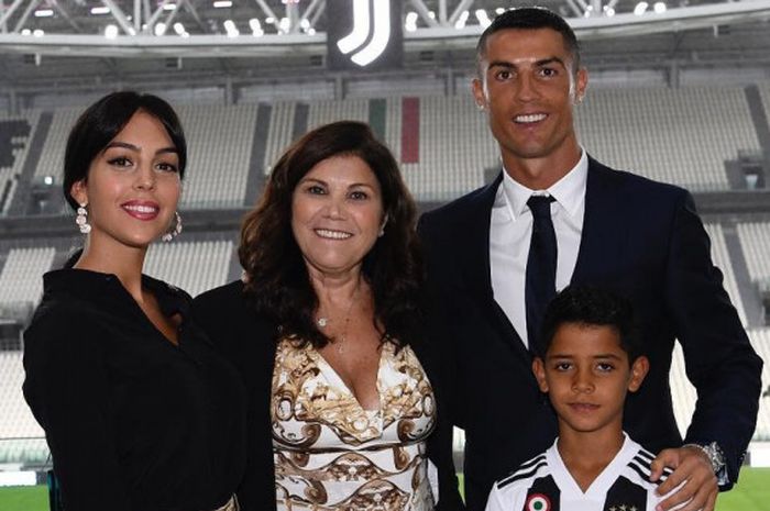 Potret keluarga bahagia Cristiano Ronaldo.