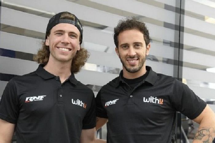 Pembalap Moto3 Darryn Binder (kiri) dan Andrea Dovizioso akan berduet di WithU Yamaha RNF Racing pada MotoGP 2022.