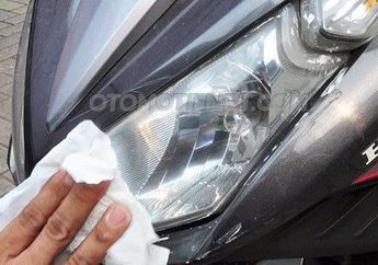 Ladies Habis Terjang Hujan? Simak Tips Merawat Mika Lampu Motor Agar Tetap Kinclong!