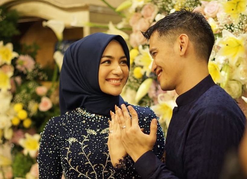 Tren Kebaya Hijab Lamaran 2020 Simpel Namun Elegan Ala Citra Kirana Semua Halaman Stylo