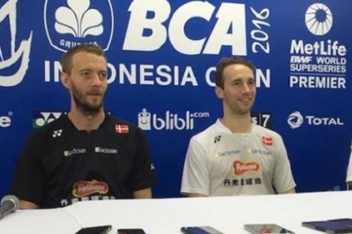 Pemain ganda putra Denmark, Mathias Boe (tengah) yang kini jadi pelatih ganda putra India