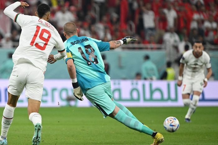 Maroko berhasil unggul cepat melaui gol Hakim Ziyech pada menit ke-4 saat menghadapi Kanada pada laga pamungkas Grup F di babak pertama.