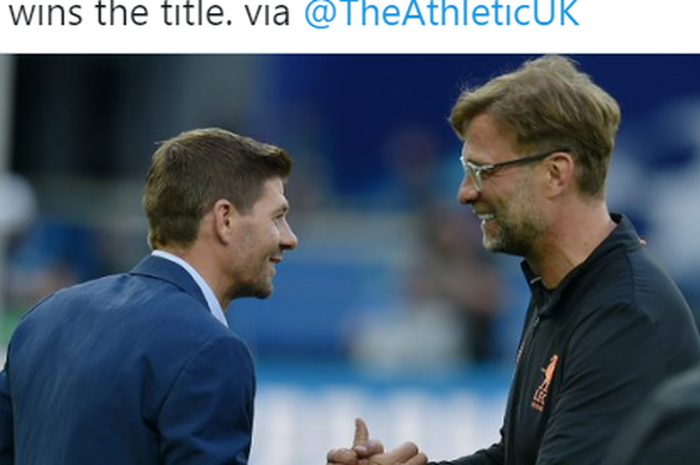 Legenda Liverpool, Steven Gerrard, saat bersalaman dengan Juergen Klopp.