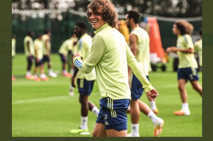 Ekspresi bek asal Brasil, David Luiz, saat menjalani latihan bersama Arsenal.