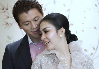 Asyik Ngopi Berdua, Penampilan 'Berantakan' Syahrini dan Reino Barack di Kamar Honeymoon jadi Sorotan