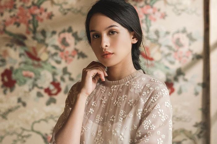 Gantikan BCL, Maudy Ayunda Tampil Mirip Boneka Saat Bawakan Soundtrack