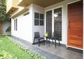 Biar Tak Terlihat Kosong, Begini Trik Dandani Teras Mungil di Rumah