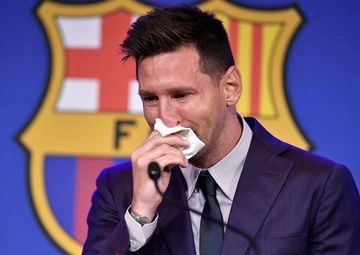 Lionel Messi menangis dalam konferensi pers terakhirnya sebagai pemain Barcelona.