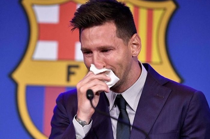 Lionel Messi menangis dalam konferensi pers terakhirnya sebagai pemain Barcelona.