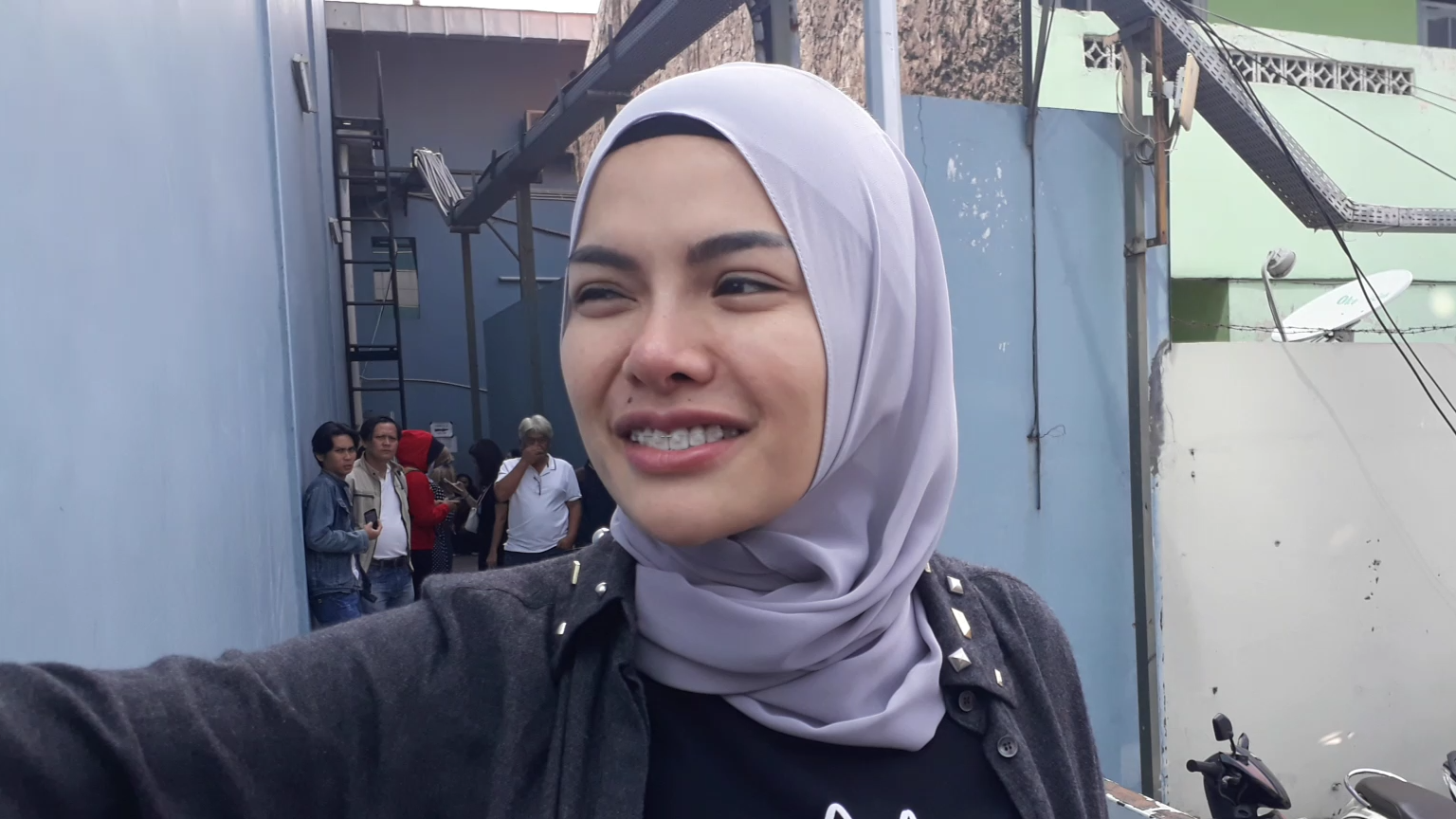 Berita Terkini Nikita Mirzani Belum Siap Pakai Hijab Syari Semua Berita Terkini Nikita Mirzani Belum Siap Pakai Hijab Syari Semua