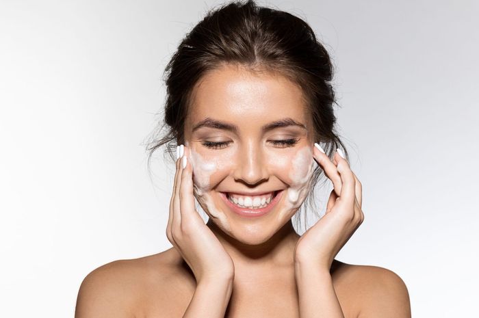 3 Rekomendasi Sabun Cuci Muka untuk Atasi Kulit Kusam dan Kasar di