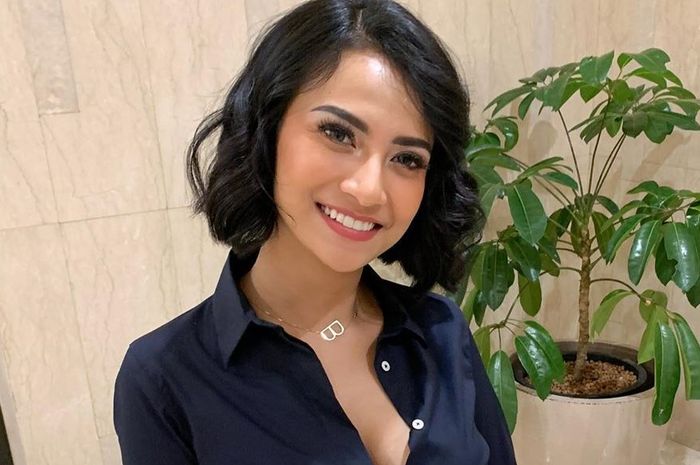 Tetap Layani Suami Meski Demam, Intip Tampilan Seksi Nyeleneh Vanessa