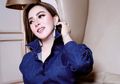Tanpa Pakai Bikini di Pantai, Syahrini Justru Tampil Seksi dengan Celana Ketat yang Mencuri Perhatian!