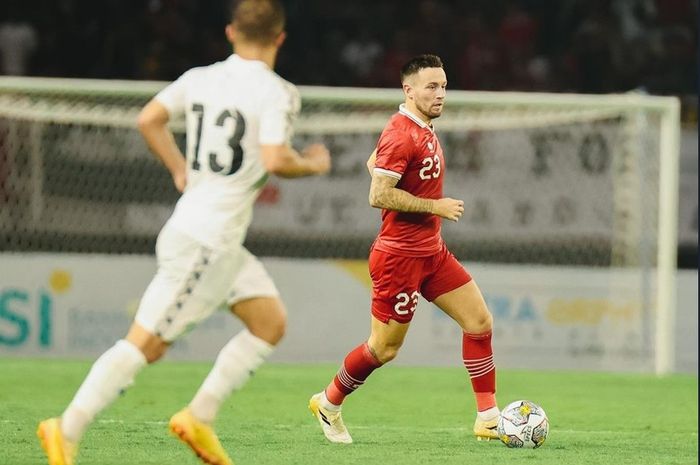 Marc Klok saat bermain untuk timnas Indonesia dalam laga FIFA Matchday melawan Palestina, Rabu (14/6).