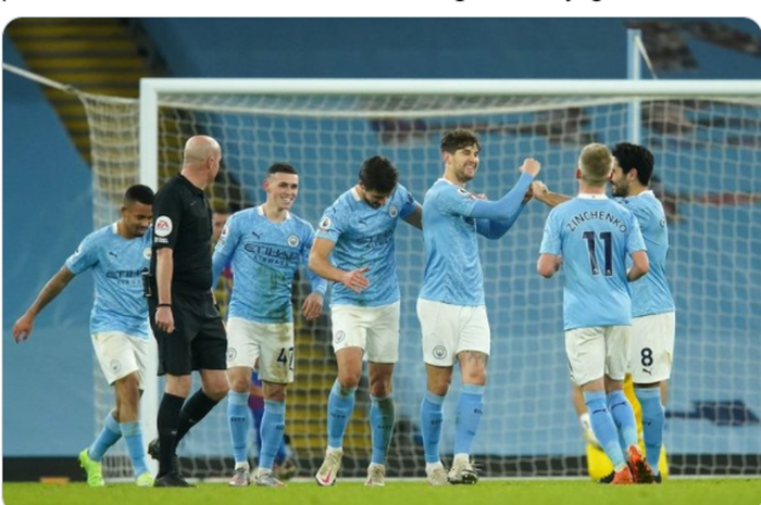 Momen pemain Manchester City merayakan gol yang dicetak John Stones dalam laga kontra Crystal Palace pada pekan ke-19 Liga Inggris 2020-2021.