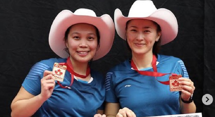 Gronya Somerville (kanan) dan Setyana Mapasa usai menjuarai nomro ganda putri pada Canada Open 2019, di Markin-MacPhail Centred, Kanada,  Minggu (7/7/2019).