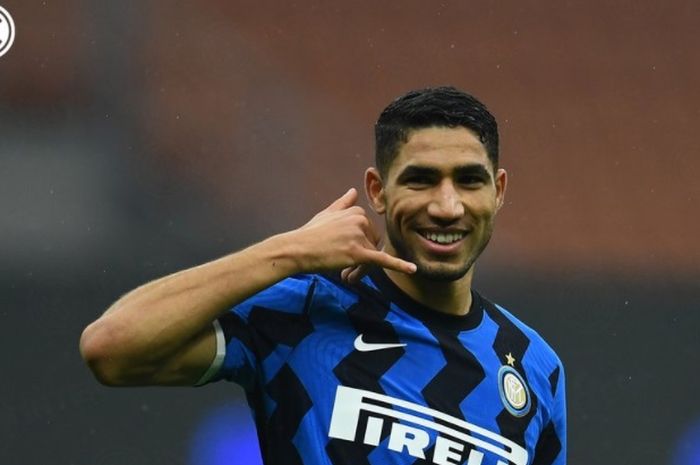 Achraf Hakimi setelah mencetak gol dalam laga Inter Milan vs Spezia di pekan ke-13 Liga Italia, Minggu (20/12/2020) di Giuseppe Meazza.