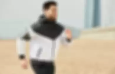 Ilustrasi lari menggunakan jaket yang sebenarnya berbahaya bagi tubuh