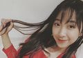 Orang Tuanya Bukan Orang Sembarangan, Gadis yang Kini Sukses Jadi Anggota Girl Band Korea Ini Ungkap Halaman Belakang Rumahnya, Luas Banget nan Sejuk!