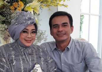 Kenang Momen Terakhir dengan sang Istri, Teddy Syach Ngaku Cuma Bisa Temani Rina Gunawan Lewat Video Call