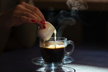 3 Tips Aman Minum Kopi Selama Ramadan, Hindari di Waktu Sahur