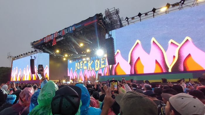 Neck Deep tampil di konser Soundrenaline 2022, Sabtu (26/11/2022).