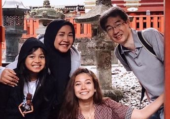 Pergi Nonton Bareng, Begini Kompaknya Gaya Yuki Kato Bersama Adik dan Mamanya!