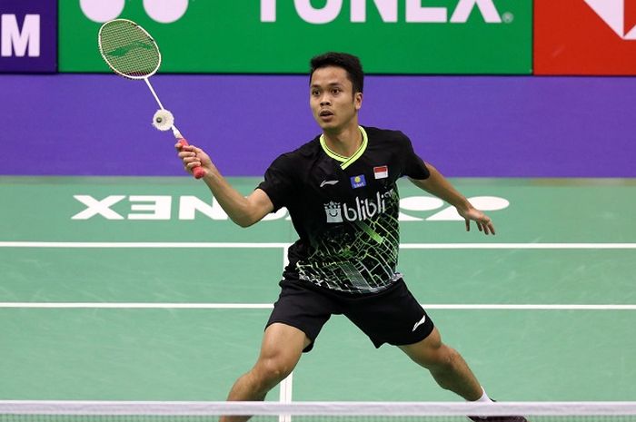 Aksi tunggal putra Indonesia, Anthony Ginting, saat tampil pada laga babak pertama Hong Kong Open 2019, Rabu (13/11/2019)