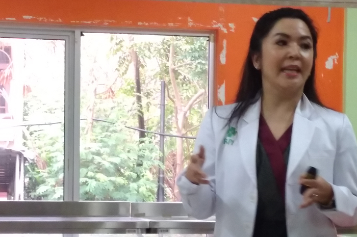 Air susu ibu (ASI) adalah makanan terbaik bagi bayi, yang mengandung banyak nutrisi bagi tumbuh-kembang bayi.