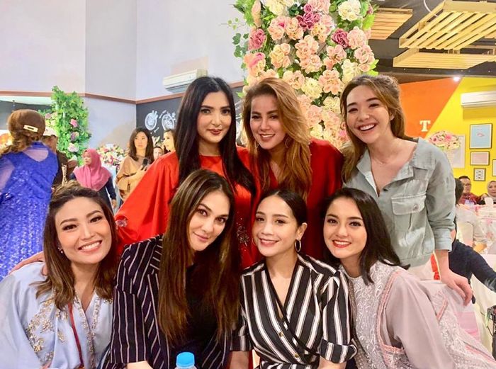 Sederet selebriti nampak hadir ke acara Anang Ashanty, termasuk Luna Maya dan Nagita Slavina