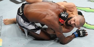 Hasil UFC 302 - Dipukul Jatuh Duluan, Korban Cekikan Khamzat Chimaev Menang Comeback