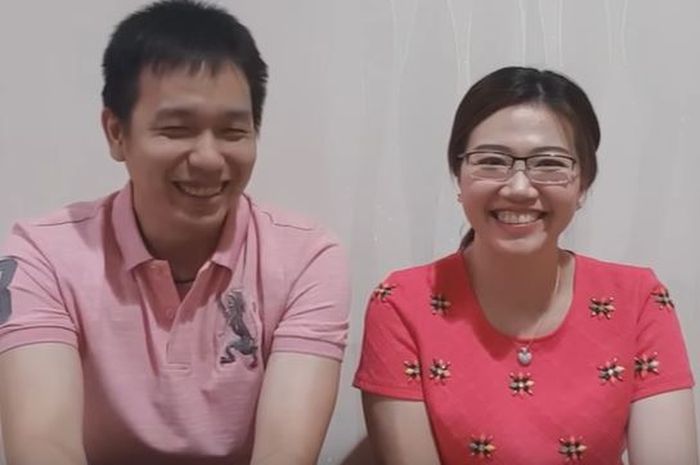 Cuplikan Klip Video Hendra Setiawan Bersama Sang Istri di Channel Youtubenya Tentang Perjalanan Mereka