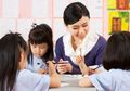 Sedang Cari TK Untuk Si Kecil? Pilih yang Memiliki Guru Pria