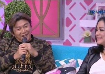 14 Tahun Berseteru Pasca Cerai, Penyanyi Kondang Ini Tiba-tiba 'Rujuk', Air Matanya Tumpah Saat Berlutut di Kaki Mantan Suaminya: Maafin Aku, Aku Ninggalin Kamu