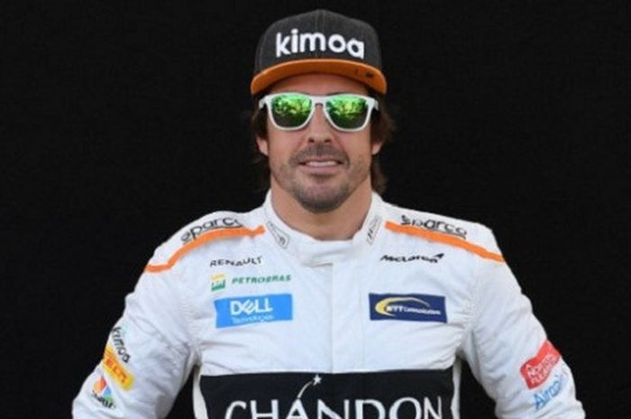 Pebalap McLaren, Fernando Alonso, berpose di Sirkuit Albert Park, Melbourne, Kamis (22/3/2018).