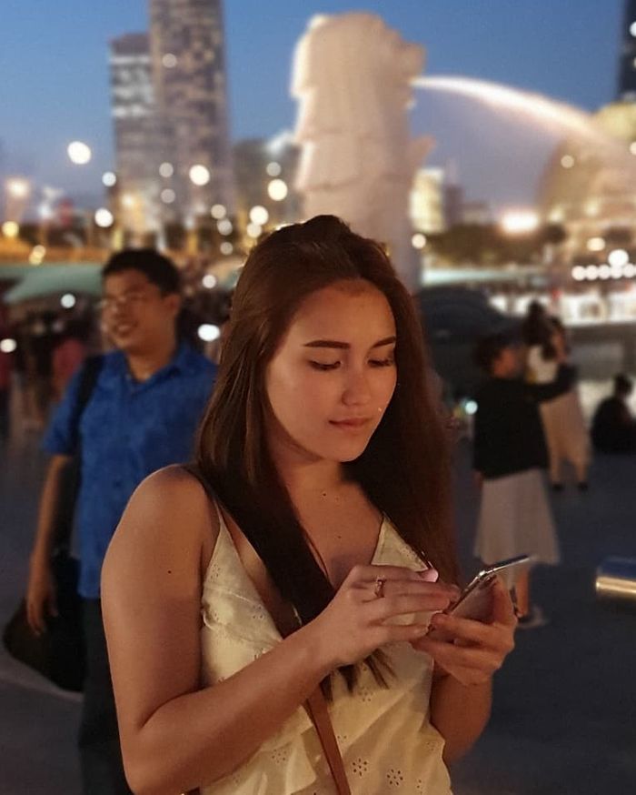 Lihat Penampilan Seksi Ayu Ting Ting Kenakan Hot Pants Saat