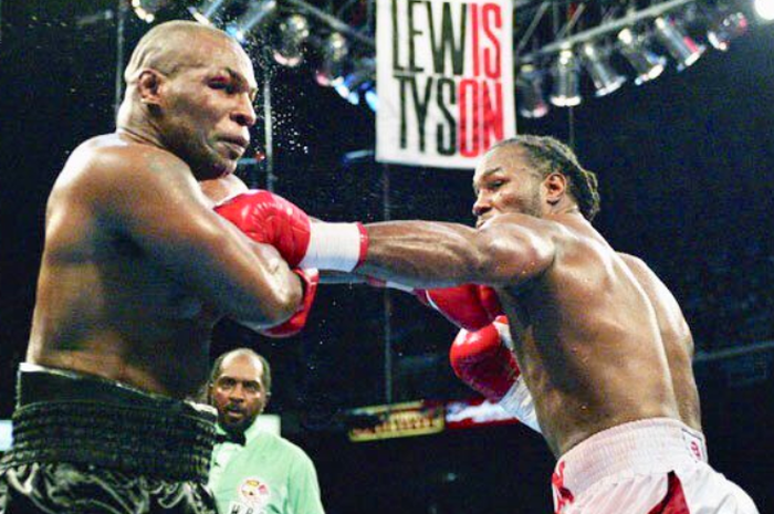 Pertarungan Mike Tyson (kiri) vs Lennox Lewis (kanan) terjadi pada 8 Juni 2002. Dalam duel itu, Lewis menjadi pemenang atas Tyson.