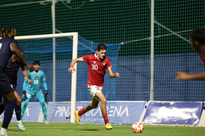Pemain Timnas U-20 Indonesia, Justin Hubner saat pertandingan melawan Prancis, Kamis (17/11/2022).
