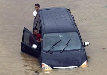 Mobil Terdampak Banjir, Siapkan Ini Saat Hendak Klaim Asuransi