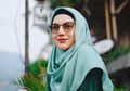 Biasa Kenakan Rok dan Gamis, Kini Irish Bella Justru Tampil Stylish dengan Celana Jeans Sambil Tenteng Tas Rp216 Juta