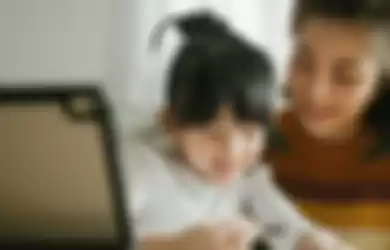 3 Peran Penting Orangtua saat Mendampingi Anak Sekolah Online