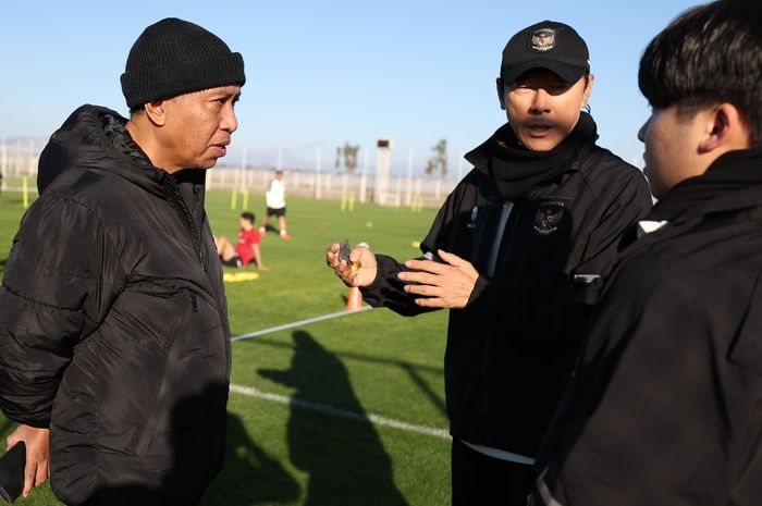 Wakil Ketua Umum PSSI Zainudin Amali saat berbincang dengan pelatih timnas Indonesia Shin Tae-yong saat di Turki.