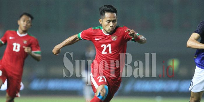 Gelandang Timnas Indonesia Andik Vermansah saat laga persahabatab melawan Timnas Kamboja di Stadion 