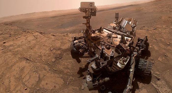 via Kompas.com__ Robot penjelajah Mars milik NASA, Curiosity, berselfie di tanah Mars pada 11 OKtober 2019 atau di hari ke-2.553, setelah melakukan misi sulit.