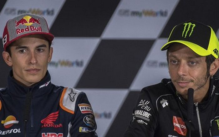 Dua pembalap juara dunia di MotoGP, Marc Marquez (kiri) dan Valentino Rossi (kanan).