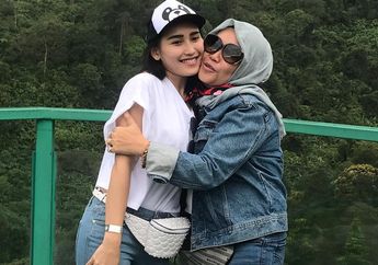 Tak Ada Angin Tak Ada Hujan, Ayu Ting Ting Pamer Potret Cincin Melingkar di Jarinya, Umi Kalsum Bocorkan Sang Biduan Tengah Berbahagia, Ada Apa?