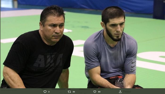 Foto pelatih American Kickboxing Academy, Javier Mendez, bersama muridnya, Islam Makhachev