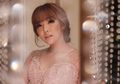 Tips Simpel Makeup Wajah Bulat Jadi Tirus ala Gisella Anastasia